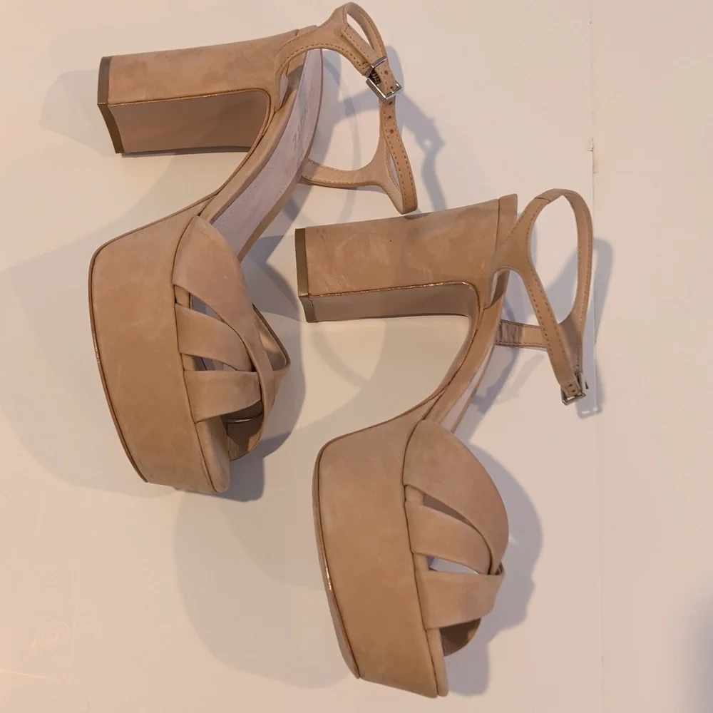 Schutz, Keefa, Beige Ankle Strap Platform Sandals/Heels. Size 8